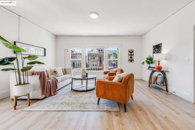 976 34Th St, Oakland, CA 94608