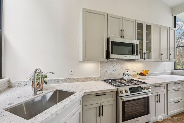 1220 80th Place NE, Medina, WA 98039