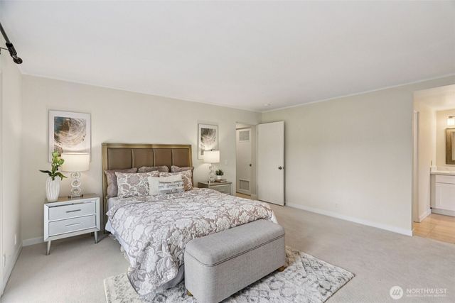 1220 80th Place NE, Medina, WA 98039