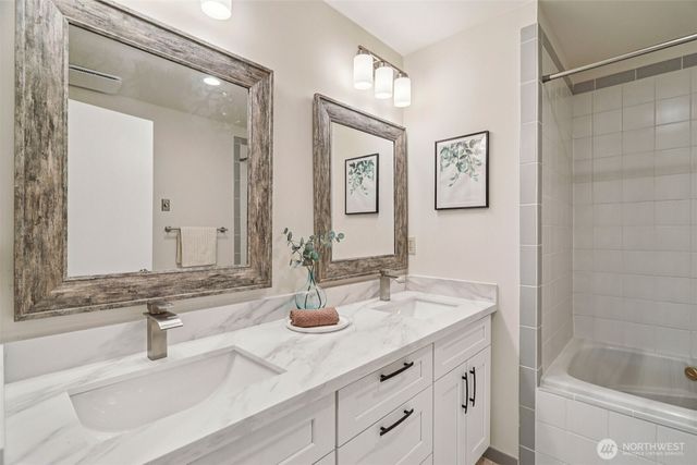 1220 80th Place NE, Medina, WA 98039