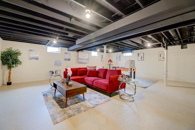 8122 W Potomac AVENUE, Milwaukee, WI 53218