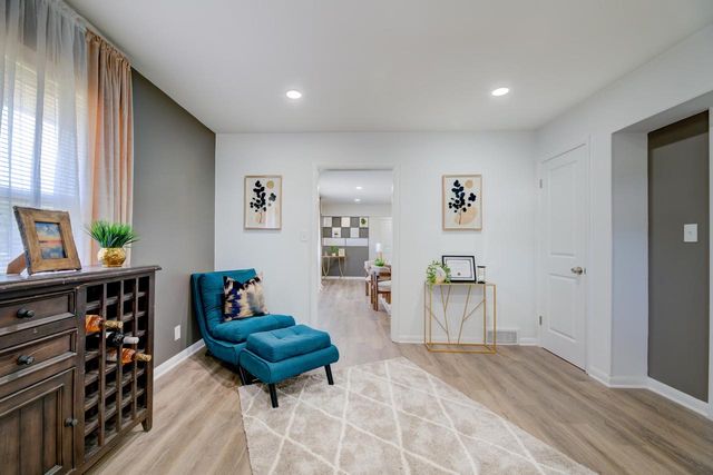 8122 W Potomac AVENUE, Milwaukee, WI 53218