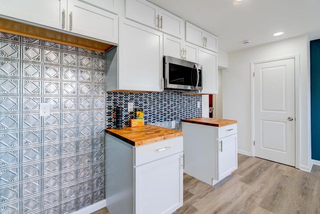 8122 W Potomac AVENUE, Milwaukee, WI 53218