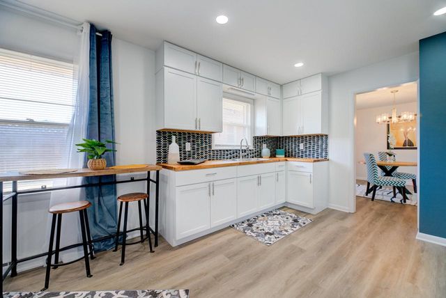 8122 W Potomac AVENUE, Milwaukee, WI 53218