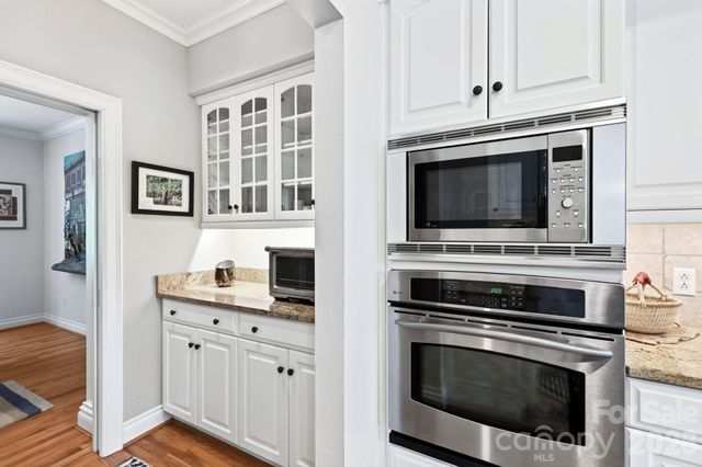 10 Blackberry Lane, Asheville, NC 28804