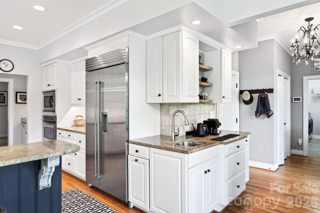 10 Blackberry Lane, Asheville, NC 28804