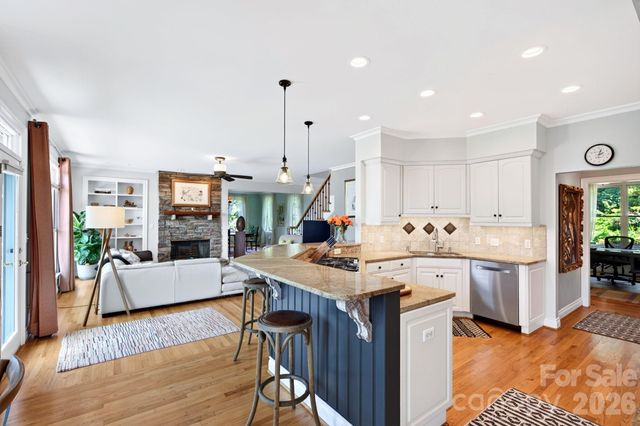 10 Blackberry Lane, Asheville, NC 28804