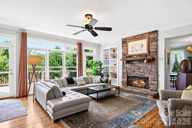 10 Blackberry Lane, Asheville, NC 28804