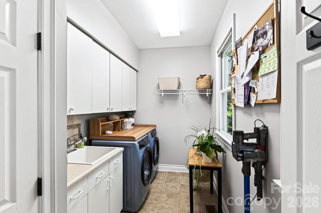 10 Blackberry Lane, Asheville, NC 28804