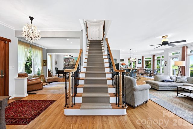 10 Blackberry Lane, Asheville, NC 28804