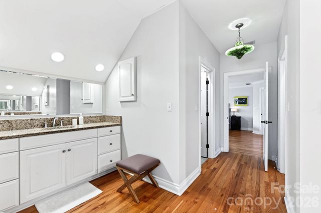 10 Blackberry Lane, Asheville, NC 28804