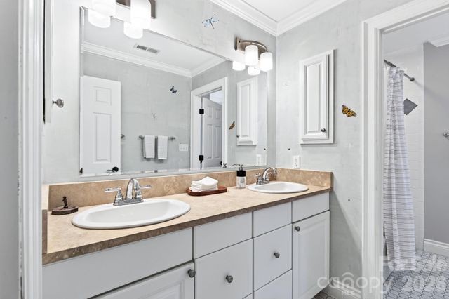 10 Blackberry Lane, Asheville, NC 28804