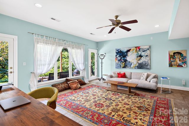 10 Blackberry Lane, Asheville, NC 28804