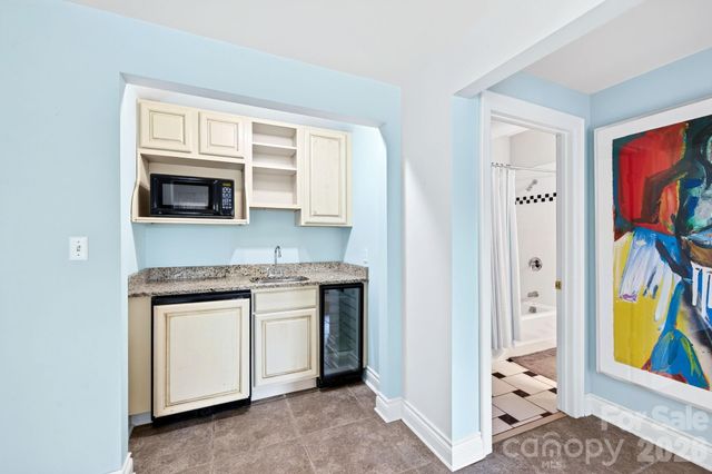 10 Blackberry Lane, Asheville, NC 28804