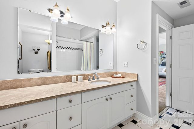 10 Blackberry Lane, Asheville, NC 28804