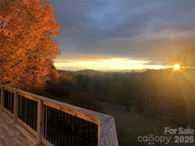 10 Blackberry Lane, Asheville, NC 28804
