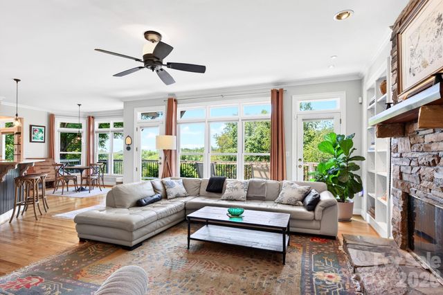 10 Blackberry Lane, Asheville, NC 28804