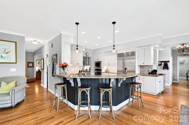 10 Blackberry Lane, Asheville, NC 28804