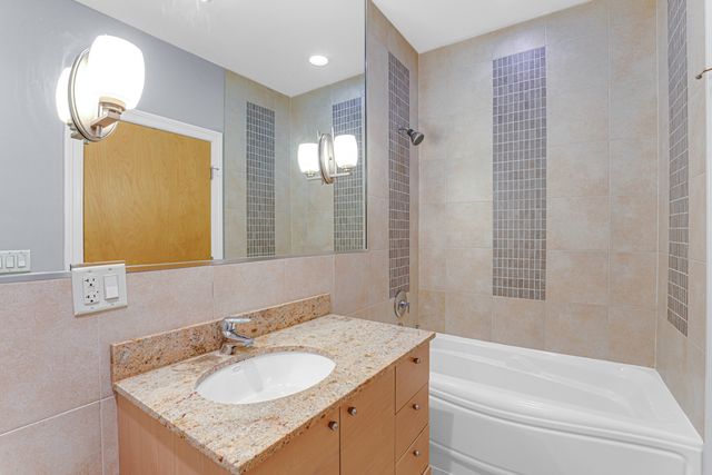 4755 N WASHTENAW Avenue 209, Chicago, IL 60625