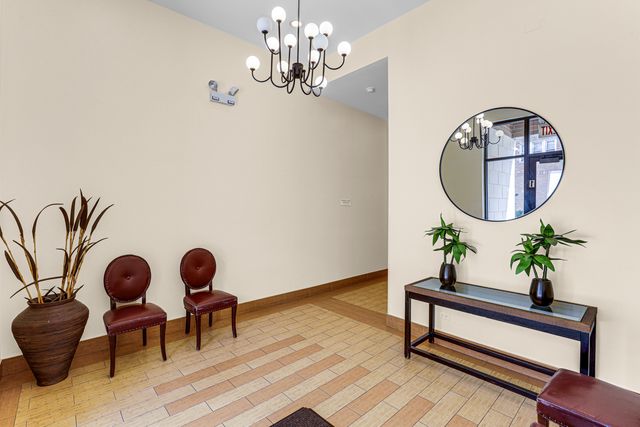4755 N WASHTENAW Avenue 209, Chicago, IL 60625