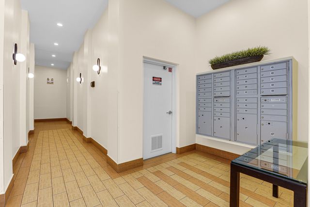 4755 N WASHTENAW Avenue 209, Chicago, IL 60625