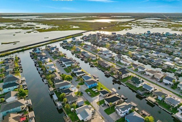 621 Warsaw Street, Bayou Vista, TX 77563