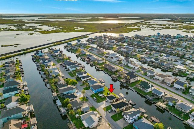 621 Warsaw Street, Bayou Vista, TX 77563