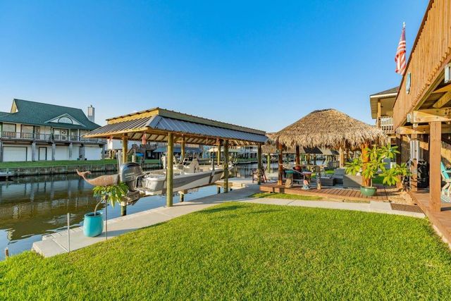 621 Warsaw Street, Bayou Vista, TX 77563