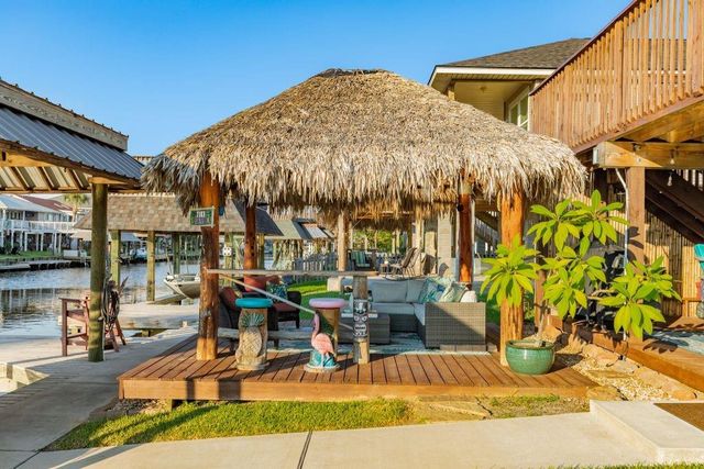 621 Warsaw Street, Bayou Vista, TX 77563