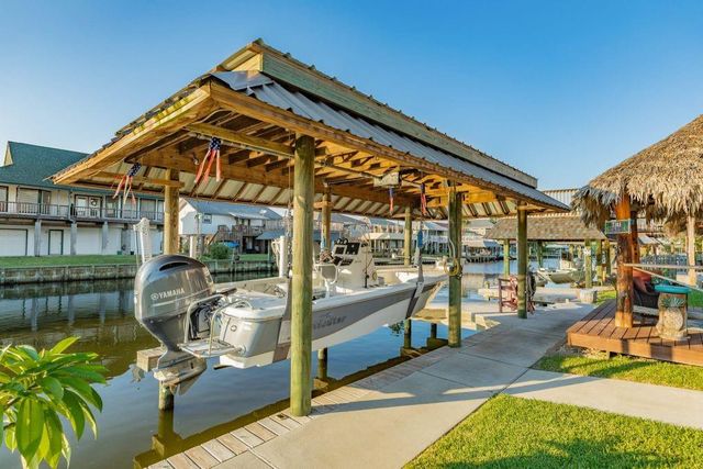 621 Warsaw Street, Bayou Vista, TX 77563