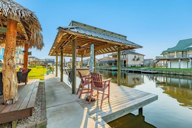 621 Warsaw Street, Bayou Vista, TX 77563