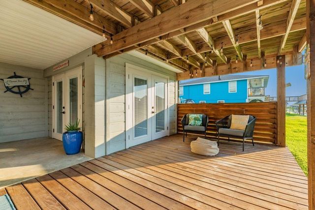 621 Warsaw Street, Bayou Vista, TX 77563