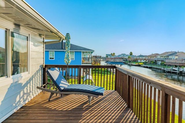 621 Warsaw Street, Bayou Vista, TX 77563