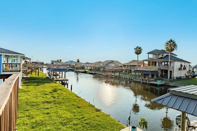 621 Warsaw Street, Bayou Vista, TX 77563