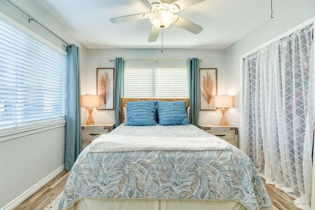 621 Warsaw Street, Bayou Vista, TX 77563