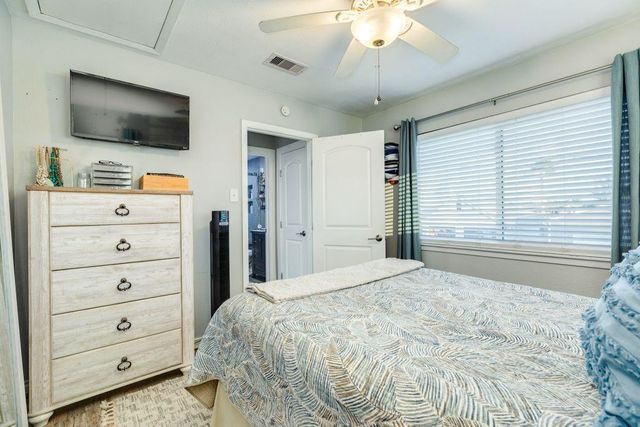 621 Warsaw Street, Bayou Vista, TX 77563