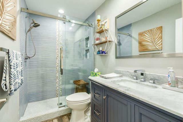 621 Warsaw Street, Bayou Vista, TX 77563