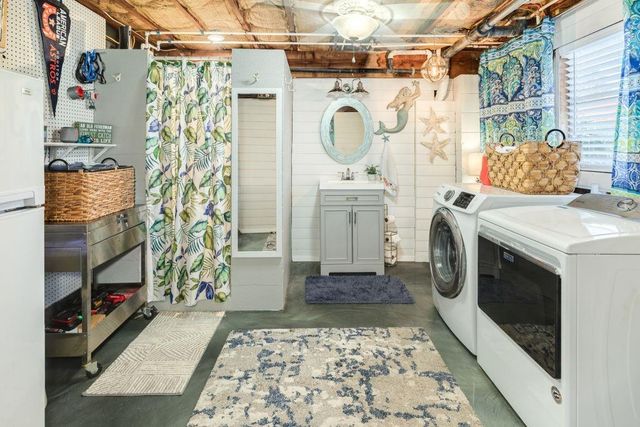 621 Warsaw Street, Bayou Vista, TX 77563