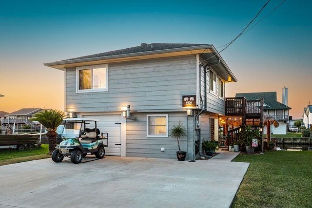 621 Warsaw Street, Bayou Vista, TX 77563