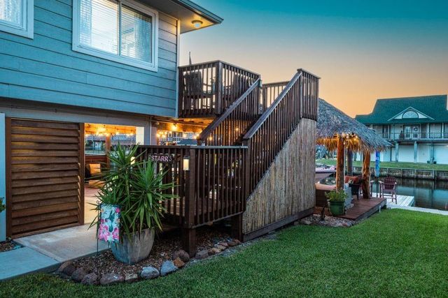 621 Warsaw Street, Bayou Vista, TX 77563