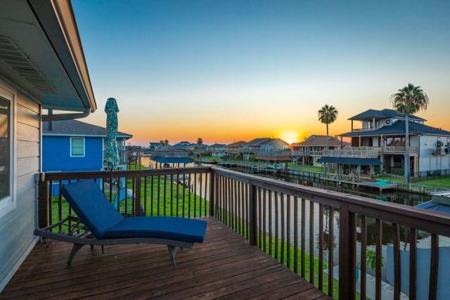 621 Warsaw Street, Bayou Vista, TX 77563