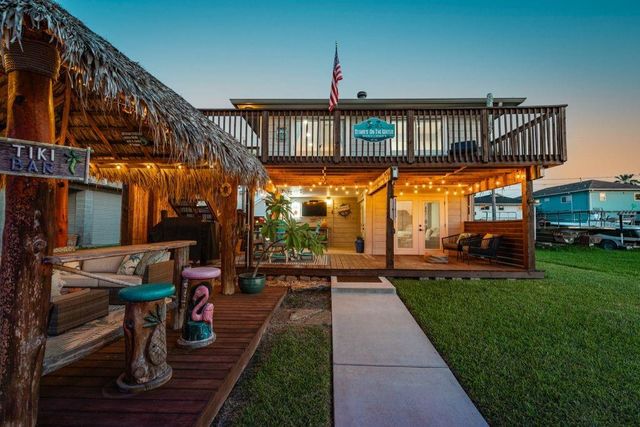 621 Warsaw Street, Bayou Vista, TX 77563