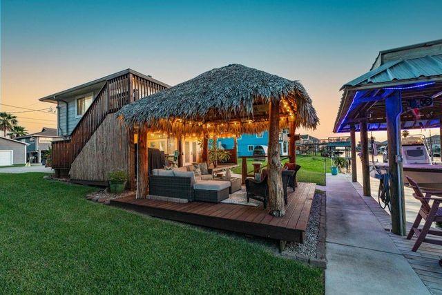 621 Warsaw Street, Bayou Vista, TX 77563