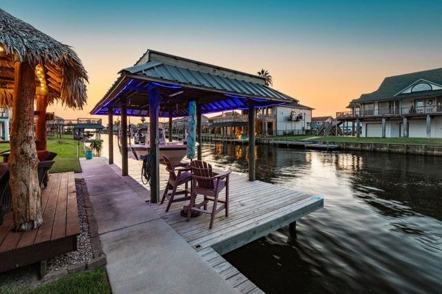 621 Warsaw Street, Bayou Vista, TX 77563