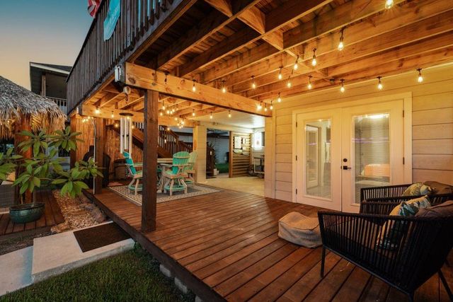 621 Warsaw Street, Bayou Vista, TX 77563