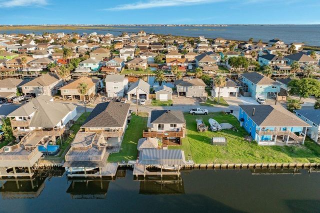 621 Warsaw Street, Bayou Vista, TX 77563