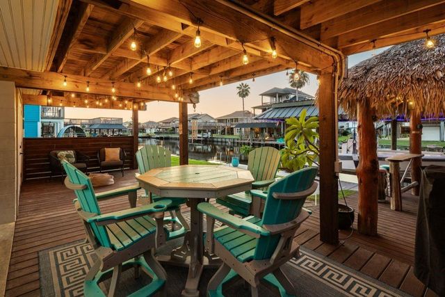 621 Warsaw Street, Bayou Vista, TX 77563