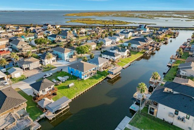 621 Warsaw Street, Bayou Vista, TX 77563