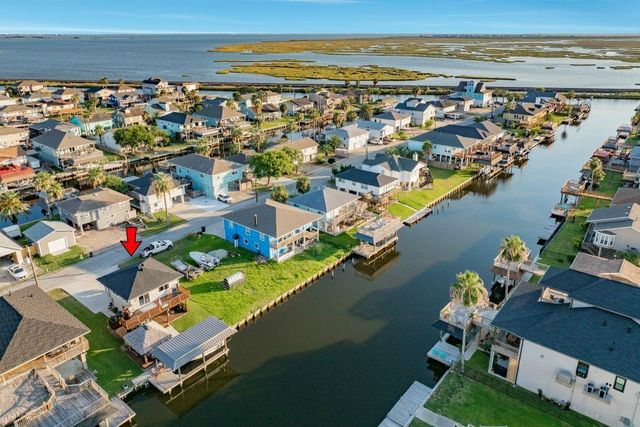 621 Warsaw Street, Bayou Vista, TX 77563