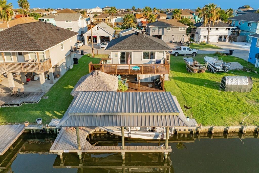 621 Warsaw Street, Bayou Vista, TX 77563